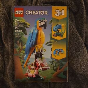 LEGO Creator 3-in-1 Colorful Parrot Set